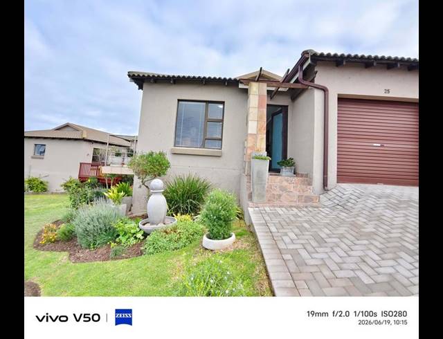 3 BEDROOM TOWNHOUSE FOR SALE IN SEEMEEU PARK